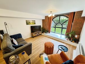 Lounge- click for photo gallery